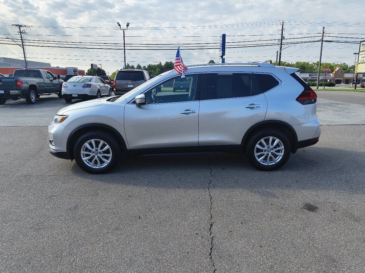 Used 2017 Nissan Rogue SV AWD/4WD image 13
