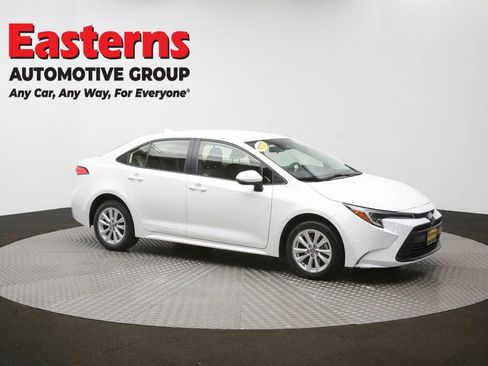 Used 2024 Toyota Corolla LE w/ LE Convenience Package FWD image 47