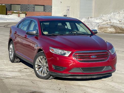 Used 2018 Ford Taurus Limited image 3