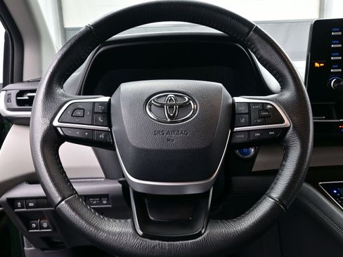 Used 2024 Toyota Sienna XLE image 25