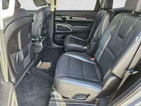 Used 2023 Kia Telluride S AWD/4WD image 19