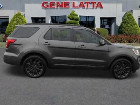 Used 2017 Ford Explorer XLT w/ Equipment Group 202A image 9