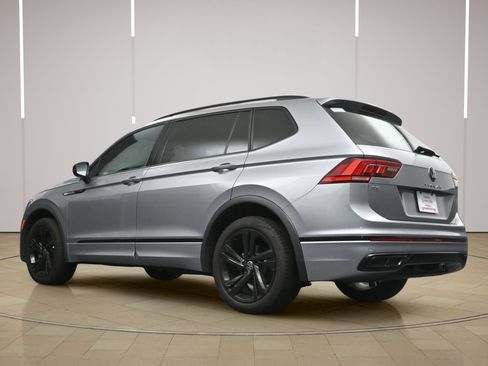 Used 2024 Volkswagen Tiguan SE R-Line FWD image 29