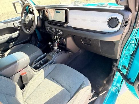 Used 2024 Jeep Wrangler Unlimited AWD/4WD image 14