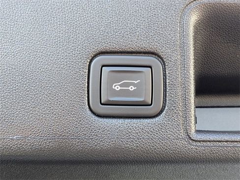 Used 2023 GMC Terrain SLT image 15