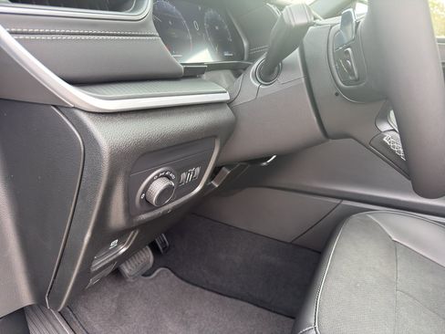 New 2025 Jeep Grand Cherokee Altitude image 13