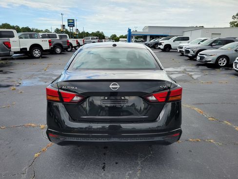 Used 2024 Nissan Altima 2.5 SV FWD image 5