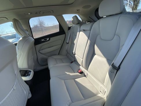 Used 2023 Volvo XC60 B5 Ultimate w/ Climate Package image 12
