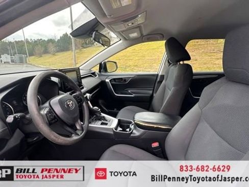 Used 2020 Toyota RAV4 LE image 14