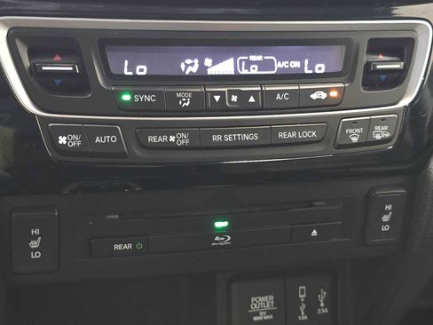 Used 2017 Honda Pilot Touring image 16