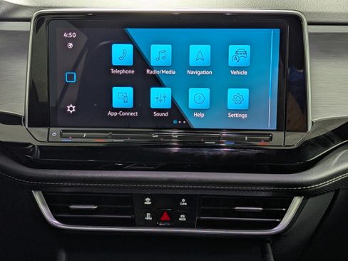Used 2024 Volkswagen Atlas Cross Sport SE w/ Panoramic Sunroof Package FWD image 18