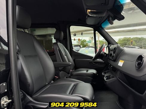 Used 2019 Mercedes-Benz Sprinter 2500 image 28