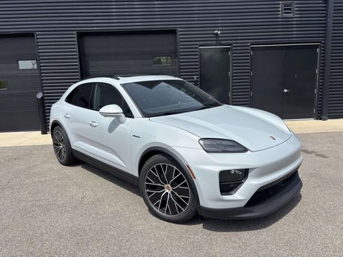 New 2026 Porsche Macan 4 Electric AWD/4WD image 12