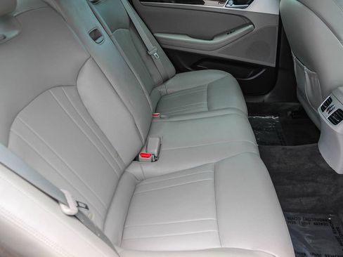 Used 2017 Genesis G80 3.8 RWD image 17