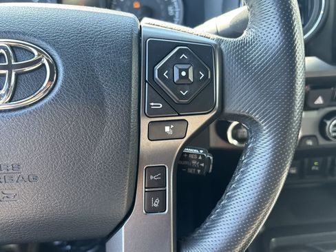 Used 2018 Toyota Tacoma TRD Sport w/ Technology Package AWD/4WD image 15