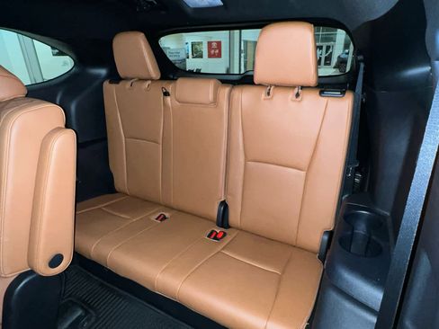 Used 2021 Toyota Highlander Platinum image 18
