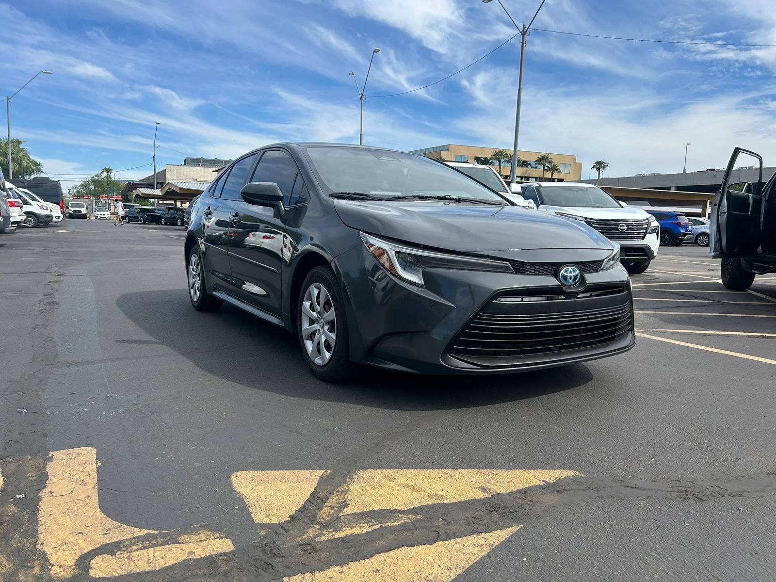 Used 2023 Toyota Corolla LE w/ Carpet Mat Package (TMS) FWD image 3