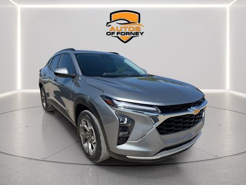 Used 2025 Chevrolet Trax LT FWD image 4