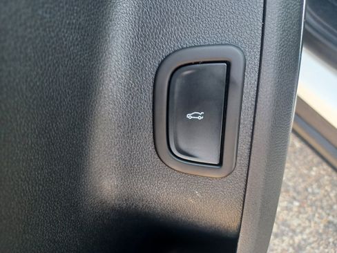 Used 2026 GMC Acadia AWD Elevation w/ Elevation Premium Package image 19