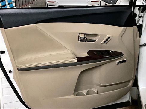 Used 2014 Toyota Venza XLE w/ XLE Premium Package FWD image 24