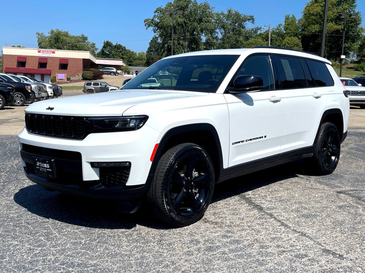 Used 2024 Jeep Grand Cherokee L Limited w/ Black Appearance Package AWD/4WD image 1
