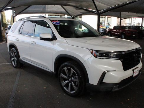 Used 2025 Honda Pilot Elite image 12