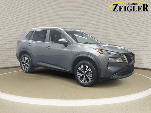 Used 2023 Nissan Rogue SV w/ SV Premium B Package image 3