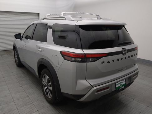 Used 2022 Nissan Pathfinder SL w/ Lighting Package (N92) FWD image 5