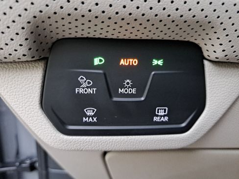 Certified 2026 Volkswagen Atlas SE w/ Black Wheel Package FWD image 26