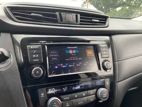 Used 2020 Nissan Rogue SV AWD/4WD image 17