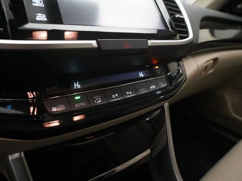 Used 2017 Honda Accord Touring image 22