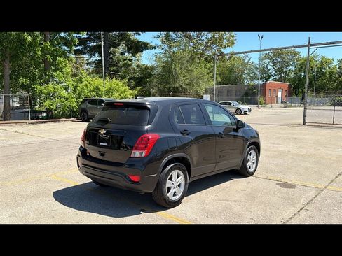 Used 2022 Chevrolet Trax LS w/ Tint and Cruise Package FWD image 5