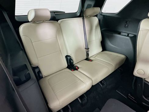 Used 2023 Chevrolet Traverse LT w/ LT Premium Package image 35