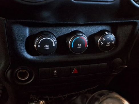 Used 2013 Jeep Wrangler Sport AWD/4WD image 15