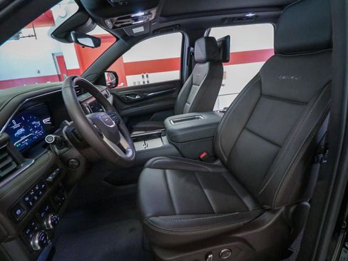 Used 2024 GMC Yukon Denali w/ Denali Reserve Package AWD/4WD image 11