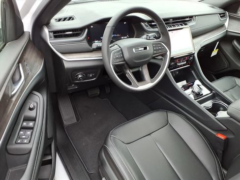 New 2025 Jeep Grand Cherokee L Limited w/ Black Appearance Package image 17