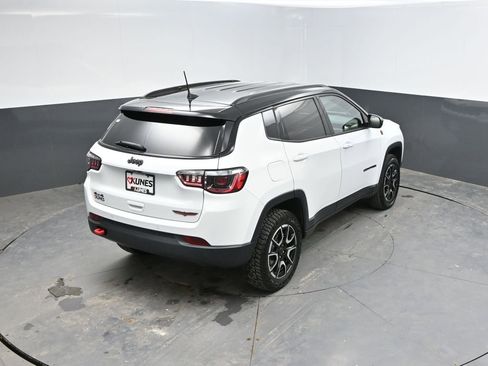 Used 2025 Jeep Compass Trailhawk AWD/4WD image 29