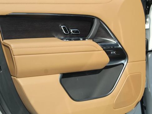 New 2025 Land Rover Range Rover Long Wheelbase SE image 21