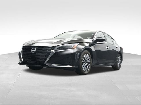 Used 2024 Nissan Altima 2.5 SV FWD image 9