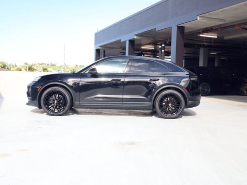 New 2026 Porsche Macan Electric image 2