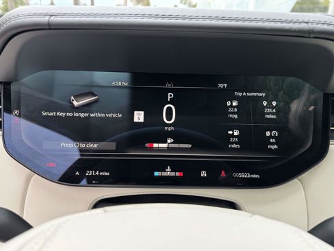 Certified 2025 Land Rover Range Rover SE image 31