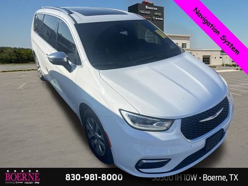 Used 2025 Chrysler Pacifica Pinnacle FWD image 7