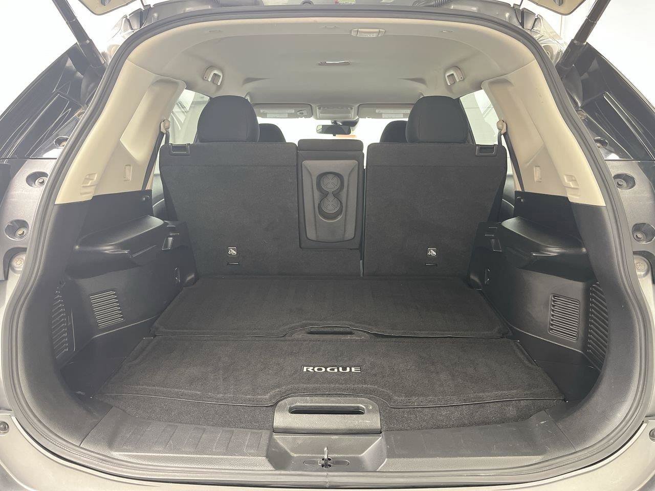 Used 2020 Nissan Rogue SV AWD/4WD image 25