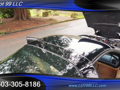 Used 2004 Chevrolet Corvette Coupe w/ Preferred Equipment Group image 19