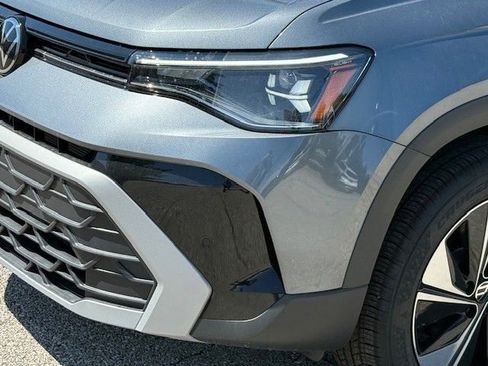 New 2025 Volkswagen Taos SE image 11
