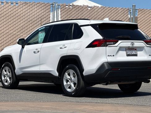 Used 2021 Toyota RAV4 XLE w/ Convenience Package FWD image 6