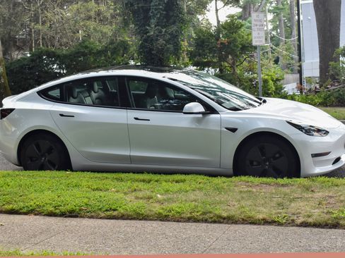 Used 2023 Tesla Model 3 Standard Range RWD image 11