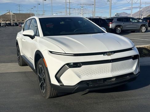 New 2026 Chevrolet Equinox EV LT w/ Comfort Package image 33