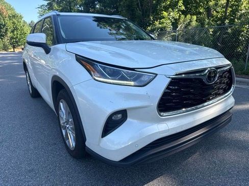 Used 2021 Toyota Highlander Limited FWD image 11