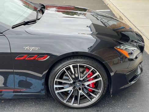 Used 2022 Maserati Quattroporte Trofeo image 22